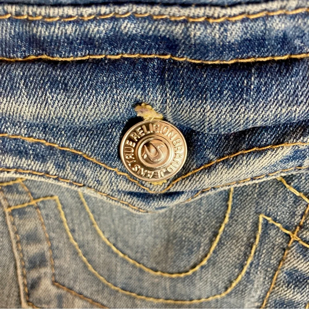 True Religion Jeans With Gold Stitching On Back Pockets Size 24 - Picture 8 of 10
